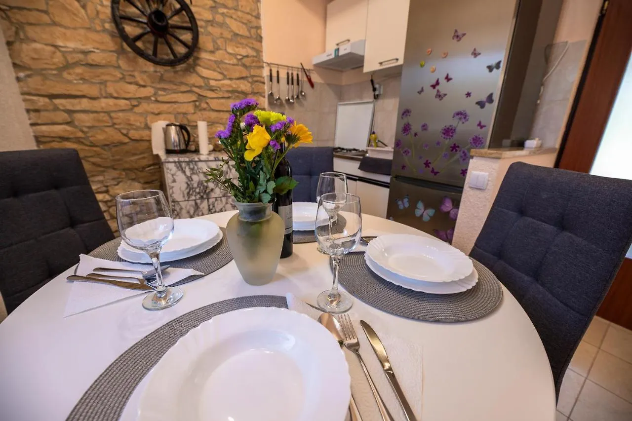 Apartman Luka Krnica 0*,